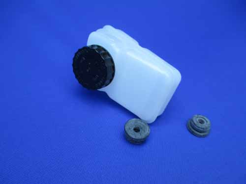 Equalizer tank for main brake cylinder with plugs and cap