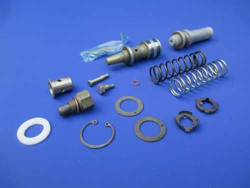 Seal kit with pistons and springs, main brake cylinder